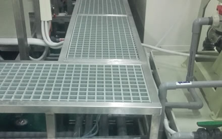 珠海雙贏集團(tuán)廠區(qū)玻璃鋼格柵蓋板、防腐工程安裝(圖1)